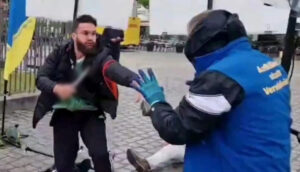 Impactante ataque con cuchillo en Alemania deja heridos a crítico del Islam y a un policía