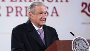 Presidente López Obrador Exhorta a Empresarios Eléctricos a Prevenir Interrupciones Durante Picos de Demanda
