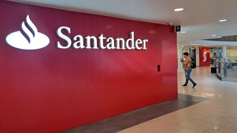 Santander Refuerza su Equipo para Atraer Inversiones de Millonarios Mexicanos