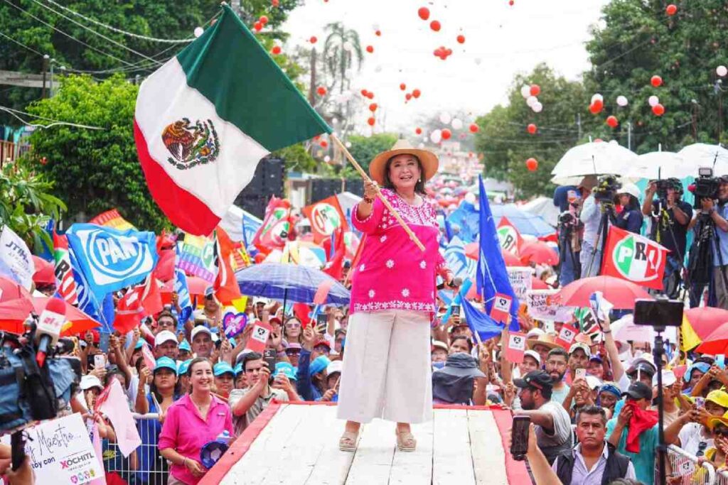 Con actos multitudinarios en Veracruz, Xóchitl Gálvez muestra que sigue en la pelea