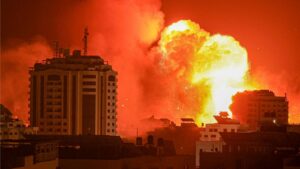 Impactante Ataque Aéreo de Israel en Gaza Deja Decenas de Muertos en Escuela de la ONU